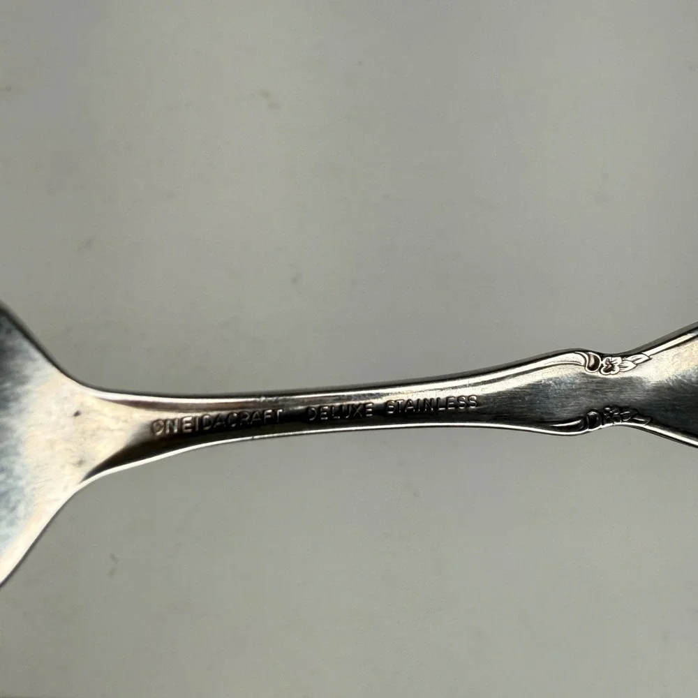 Oneida Oneidacraft Deluxe Chateau Stainless Flatware Baby Fork 4 1/4